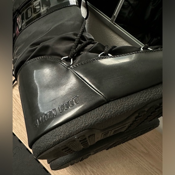 Moon Boots - Black Icon Glance Unisex Boots Size EU 39 - EU 41 (fits US 8- 9.5) - Picture 8 of 12